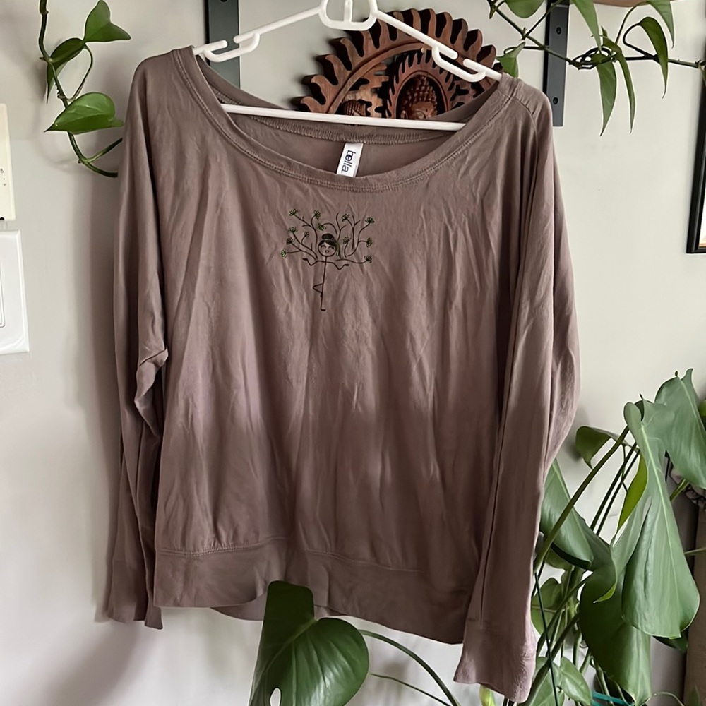Long sleeve yoga top
